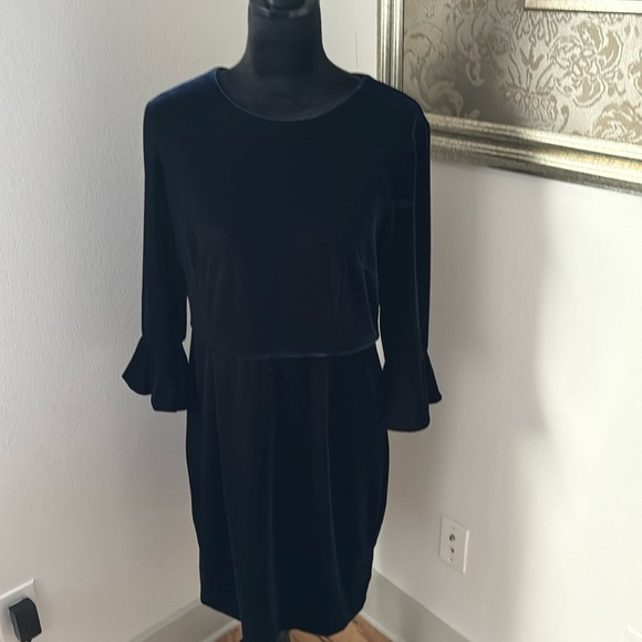 Donna Morgan Midnight Blue Velvet Dress - Picture 4 of 11